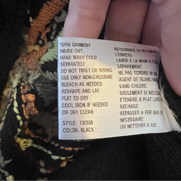 Northern Isles Vintage Black Knit Embroidered Fall Bouquet Sweater Size Large - Picture 5 of 5